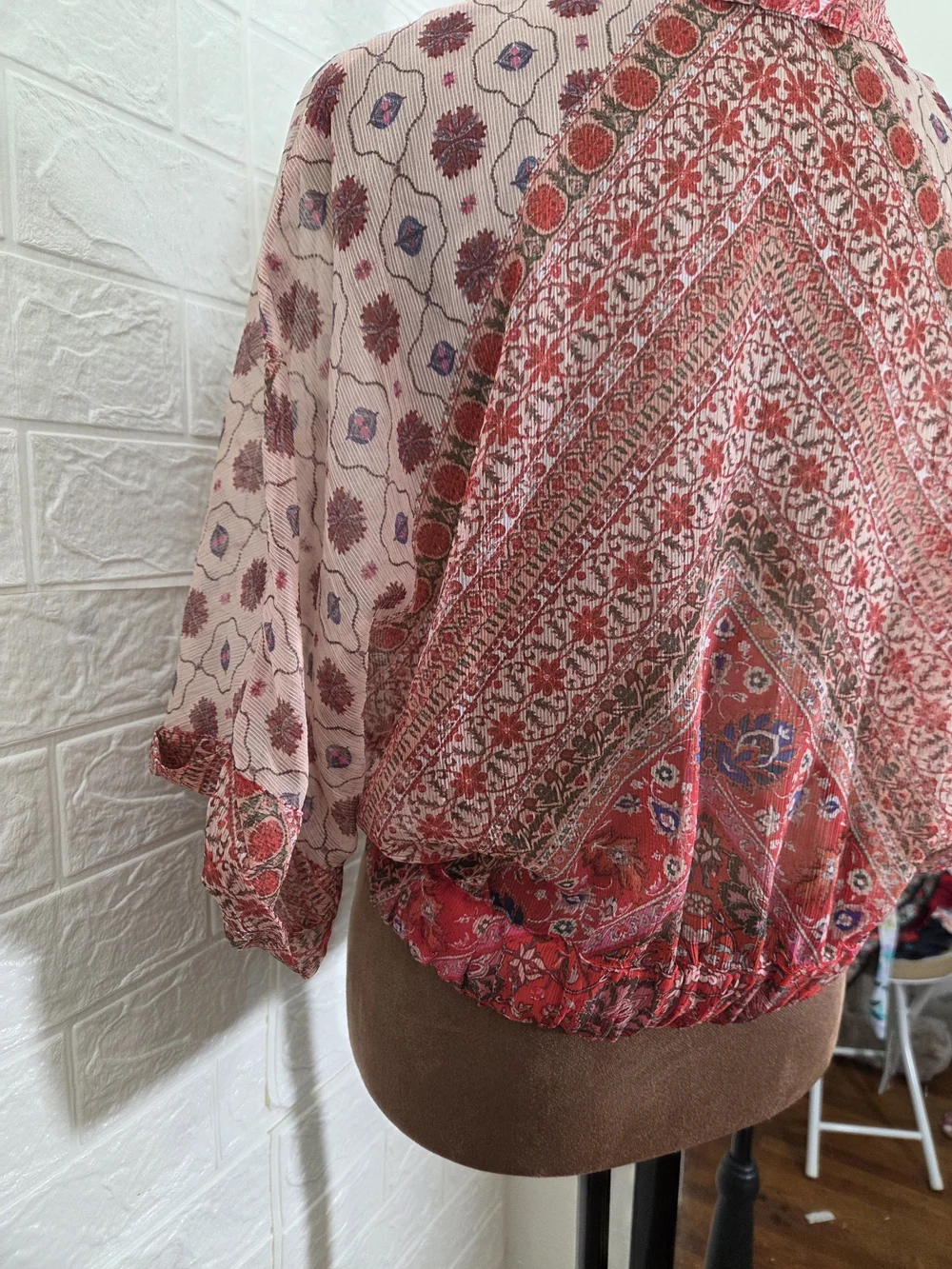 Zara TOP. Red Printed Button-Front Crop Blouse with Puff Sleeves